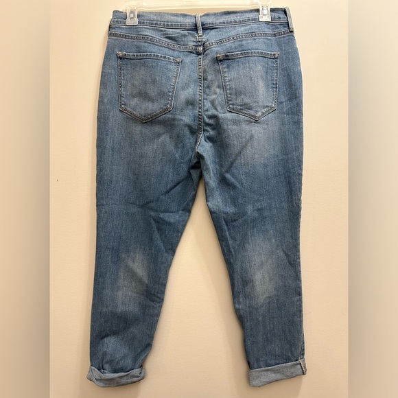 Old Navy Curvy Mid-Rise Jeans - Picture 2 of 4